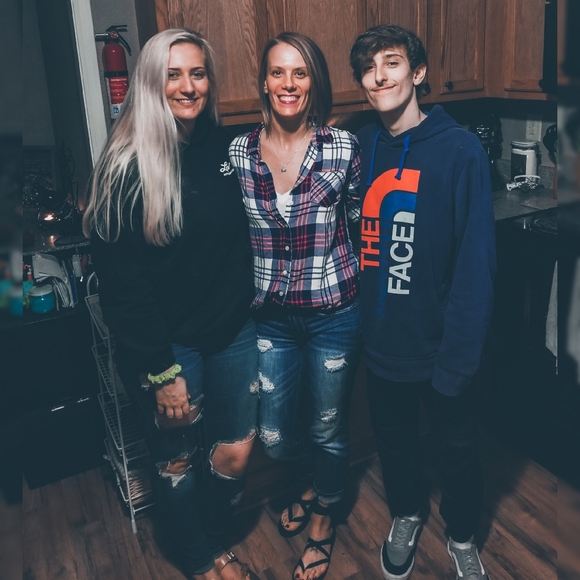 Meet your Posher, Sheri! - Picture 2 of 3